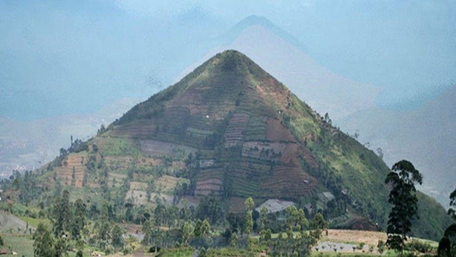 Садахурип — потенциально древнейшая пирамида Земли в Индонезии